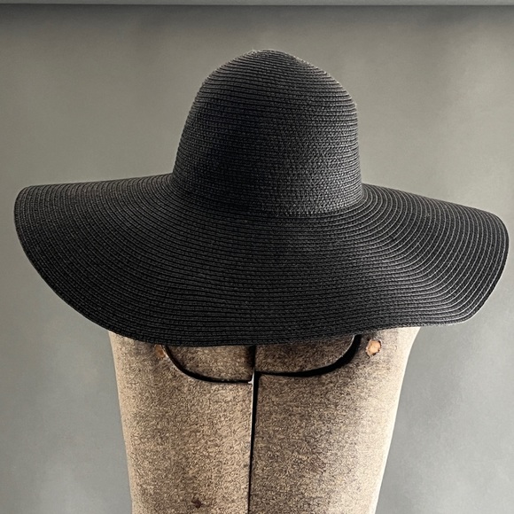 Black & Beautiful Summer Straw Hat - Picture 2 of 5